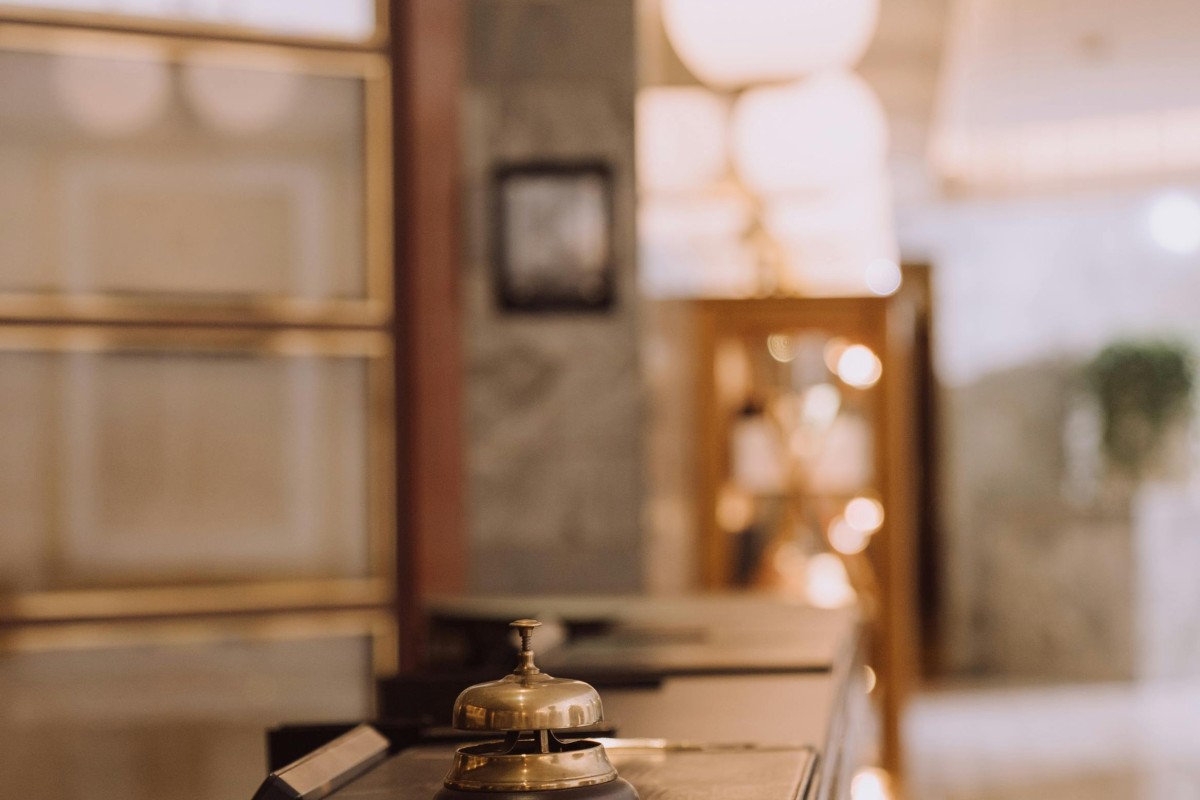 Începe cursul de RECEPŢIONER DE HOTEL!