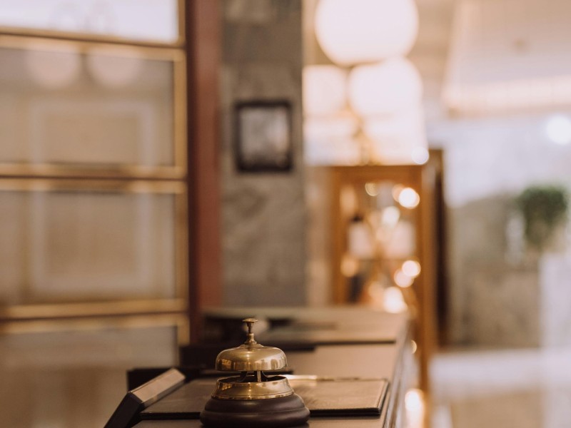 Începe cursul de RECEPŢIONER DE HOTEL!